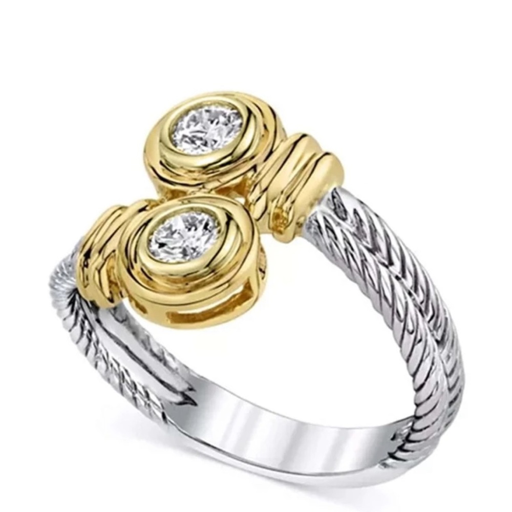 Beautiful adjustable ring with Crystal